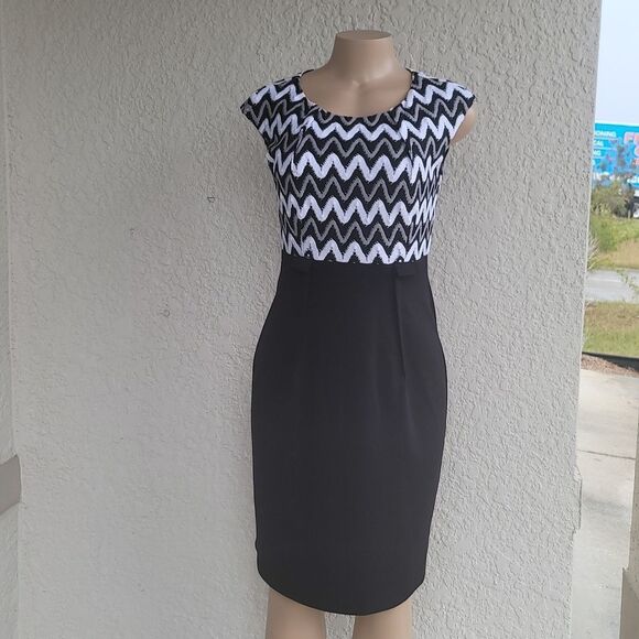 BRAND NEW CONNECTED APPAREL GEOMETRIC SLEEVELESS SHEATH DRESS - Picture 3 of 14